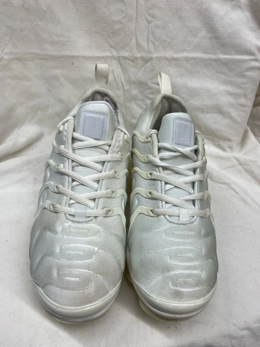 Nike Air Max White Athletic Sneakers - Textured Overlay Design sz 8